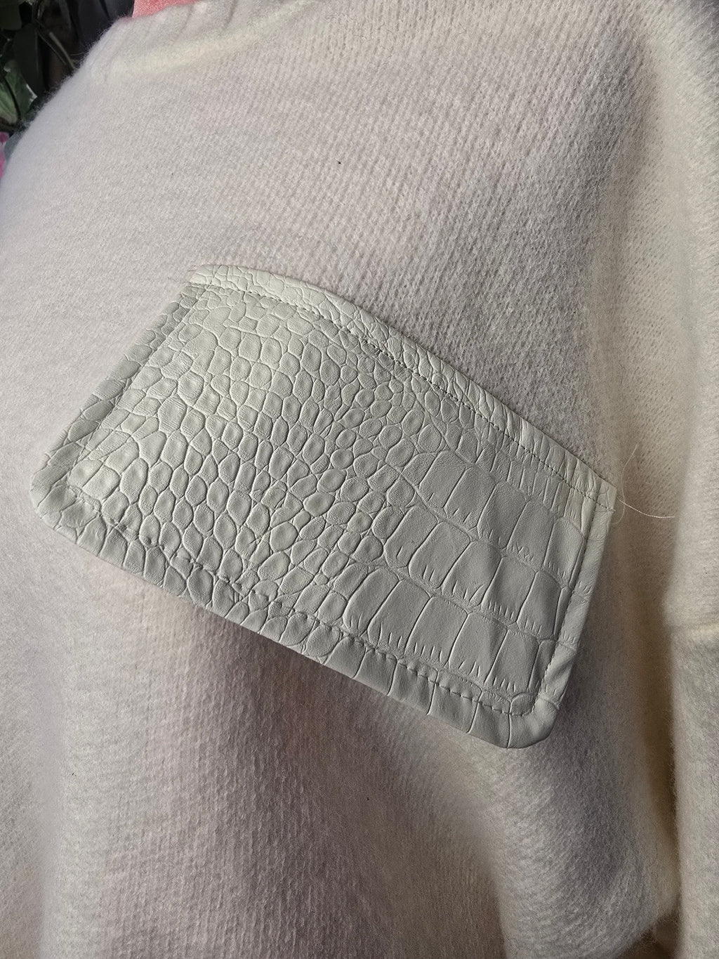 Pull maille poche simili.