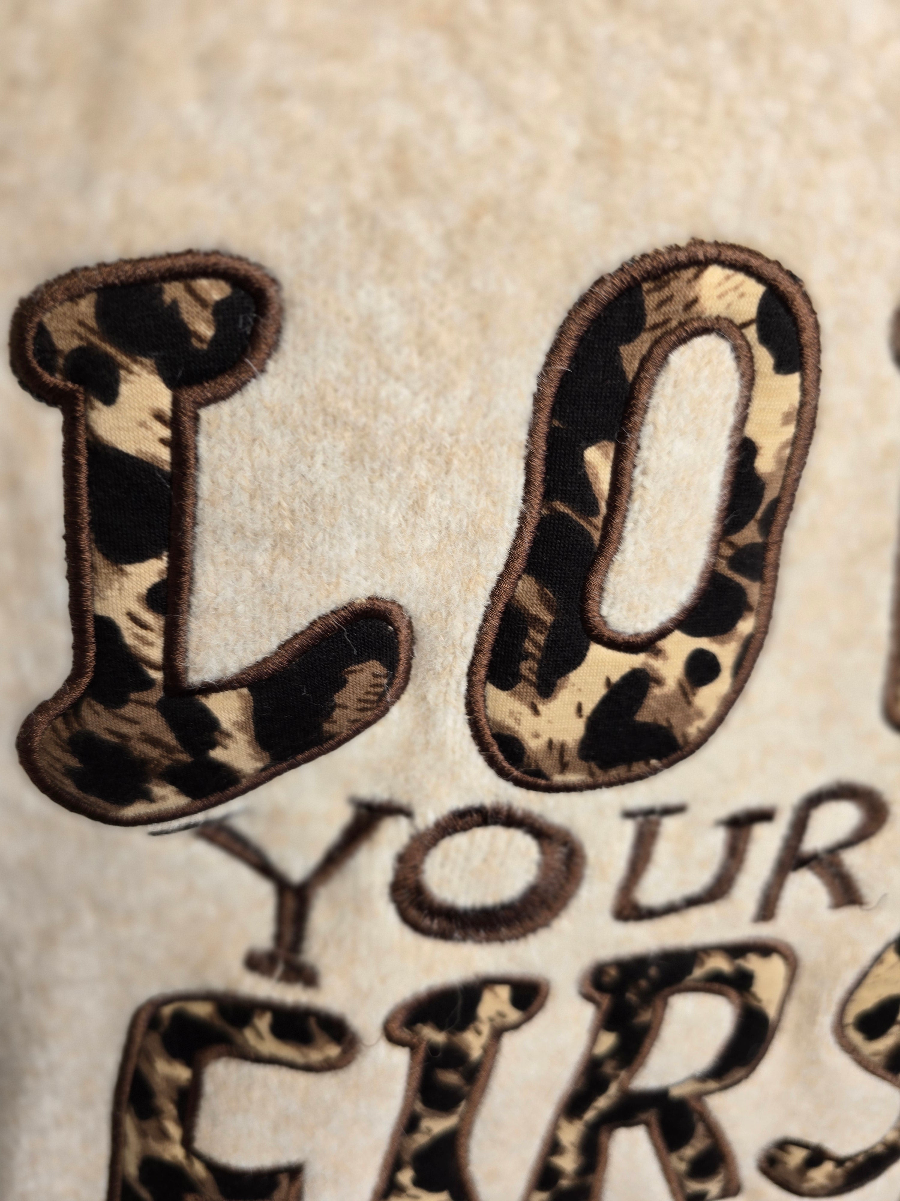 Pull inscription léopard